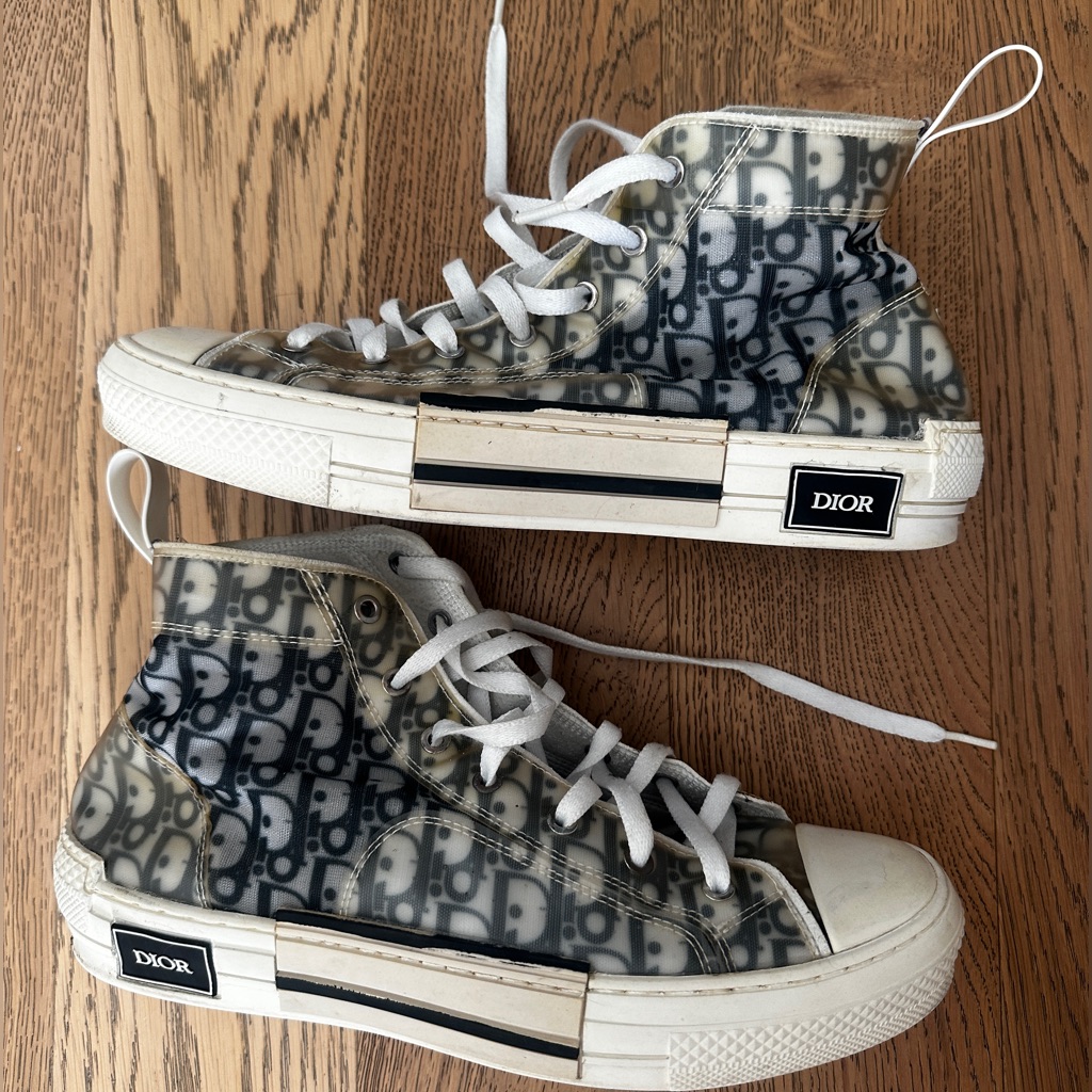 Authentic Men's B23 High-Top Sneaker White And Black Dior Oblique Canvas